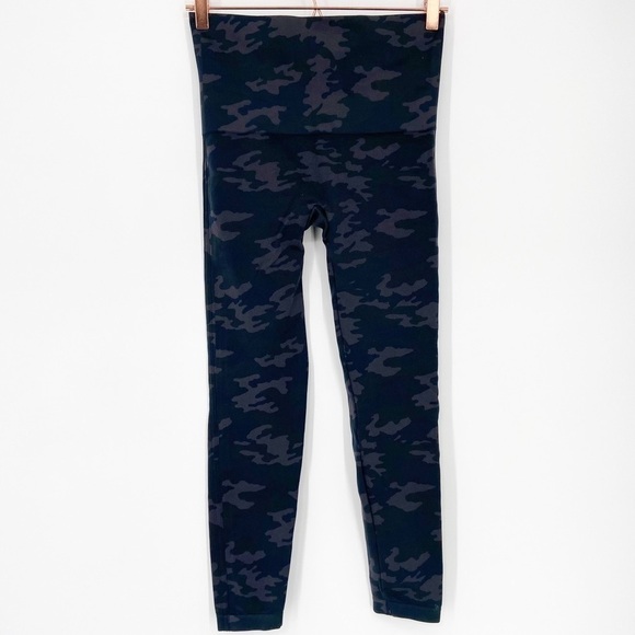 SPANX Look At Me Now Sage Camo Cropped Shaping Leggings Black Camo XL - Picture 3 of 8